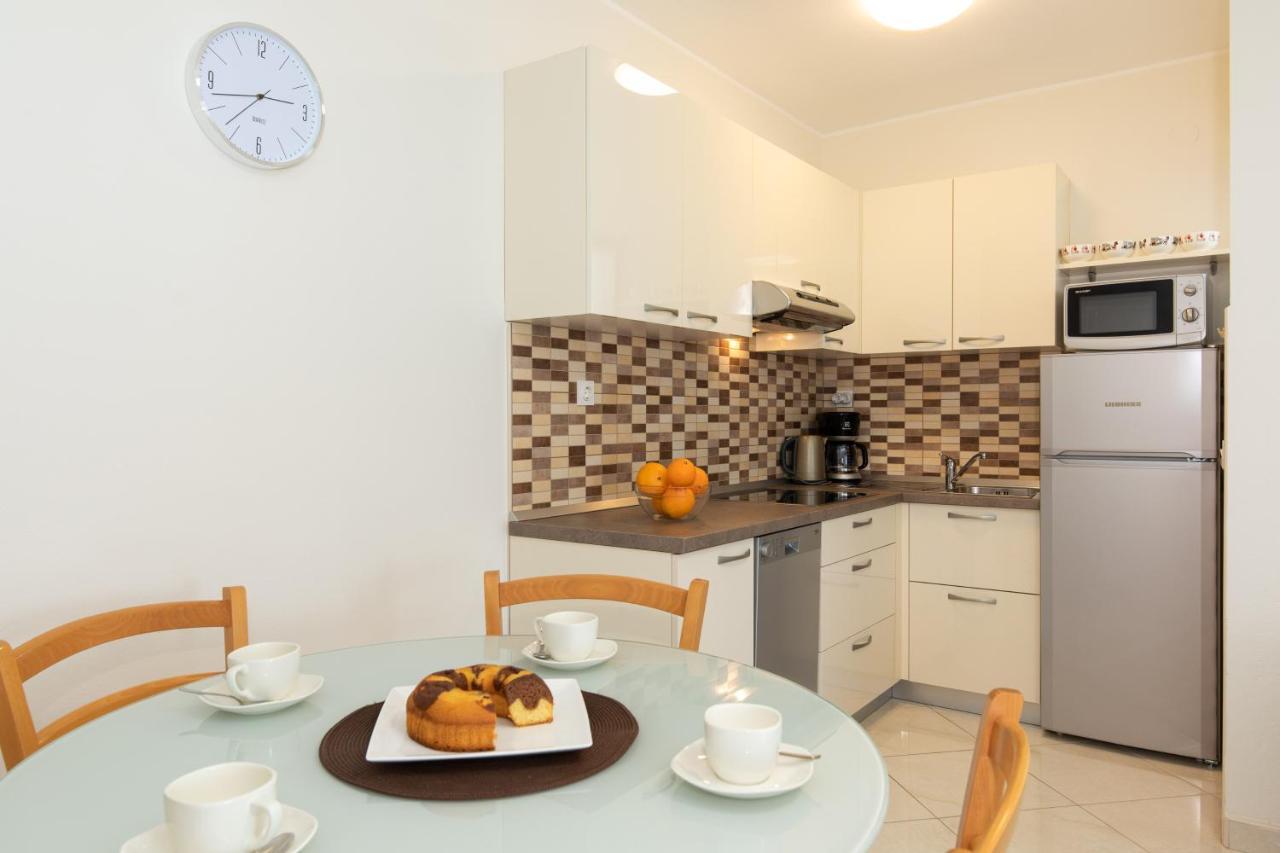 Apartment Dujmovic Ivo 2 *