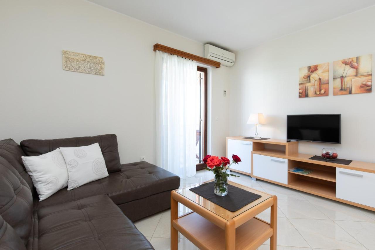 Apartment Dujmovic Ivo 2 *